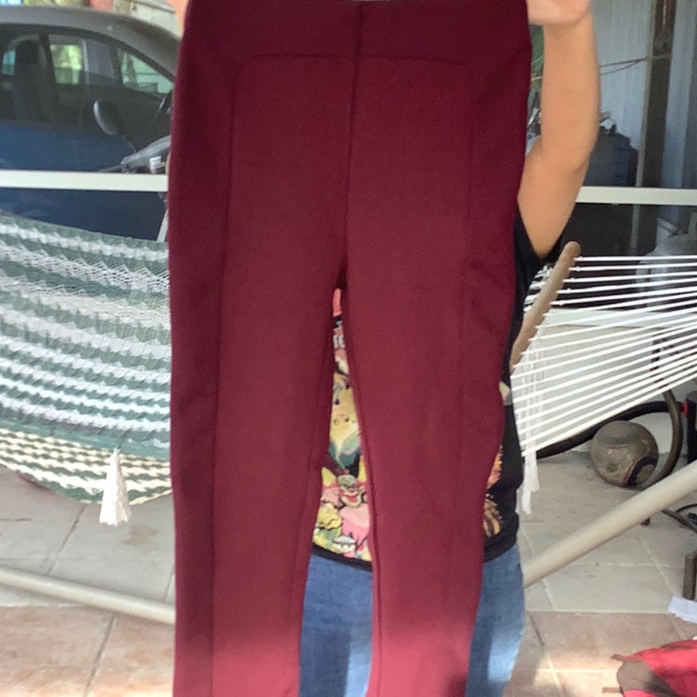 Burgundy jeggins,